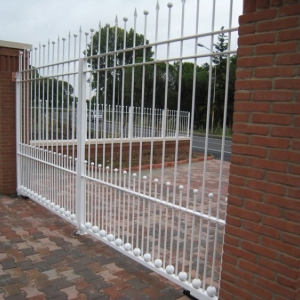 Cancello e recinzione con Sfere